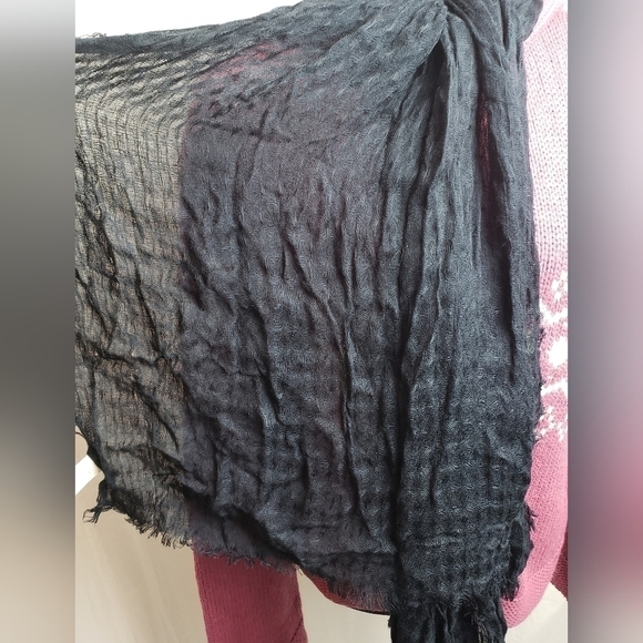 Cato's Fall Black Crinkly Scarf - Picture 3 of 6